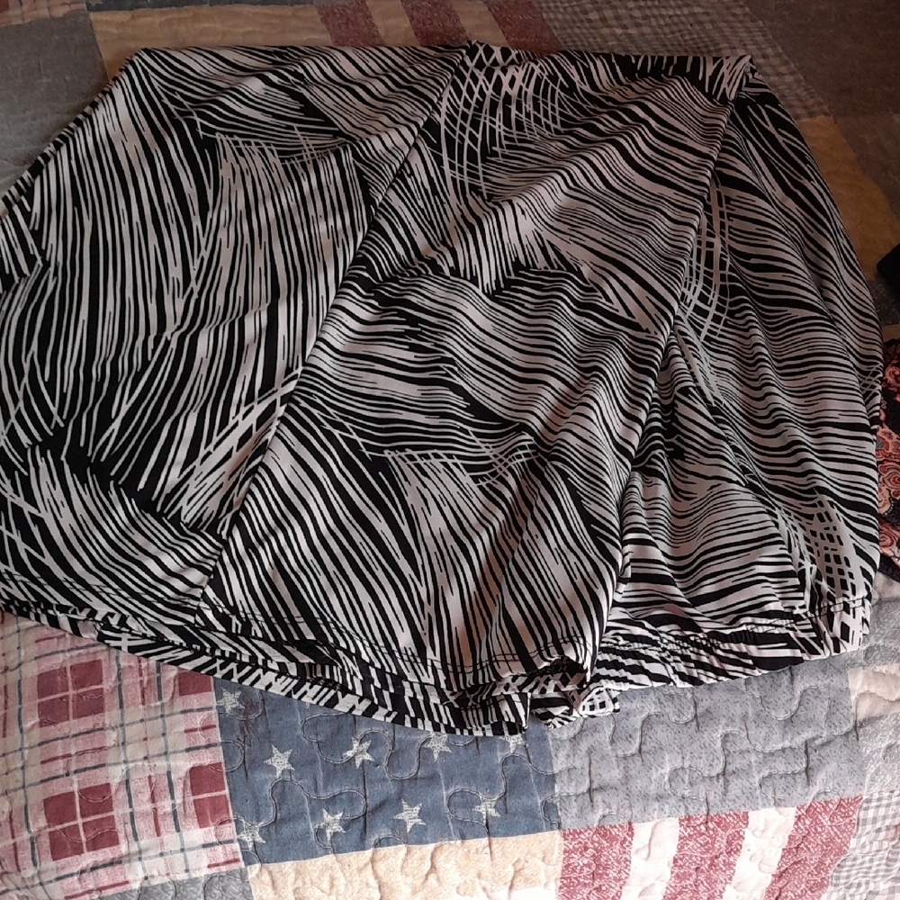 Black and White Patterned Skirt